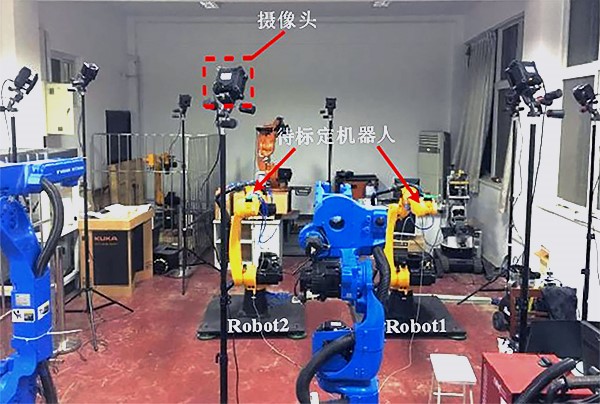 the motion capture camera captures the motion trajectory of the industrial robots when they cooperative work